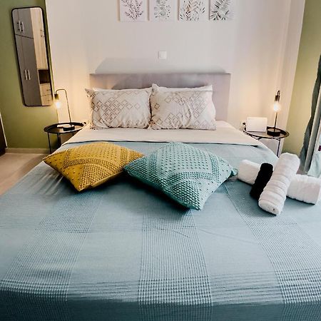 Metro Chic Haven: Modernized Urban Studio Near The Tram 아테네 외부 사진