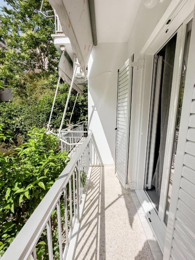 Metro Chic Haven: Modernized Urban Studio Near The Tram 아테네 외부 사진