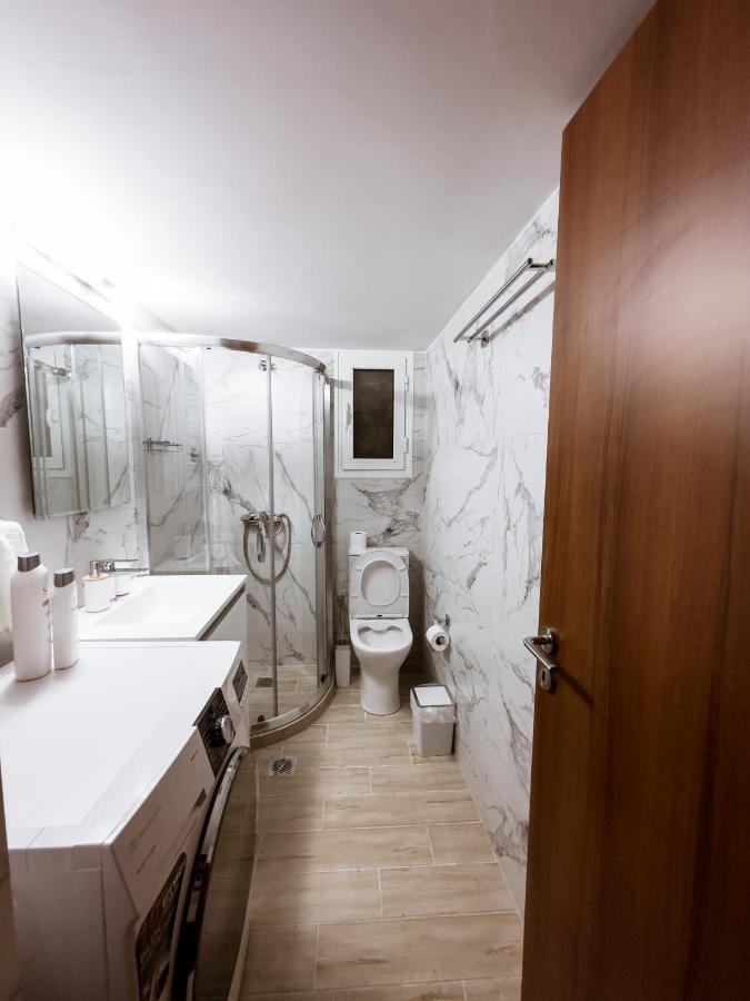 Metro Chic Haven: Modernized Urban Studio Near The Tram 아테네 외부 사진