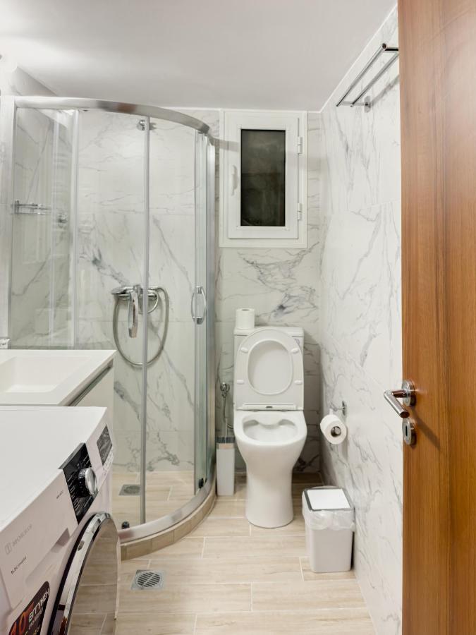 Metro Chic Haven: Modernized Urban Studio Near The Tram 아테네 외부 사진