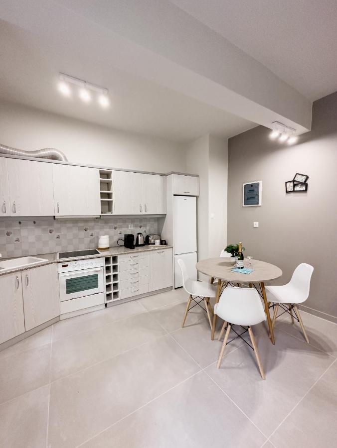 Metro Chic Haven: Modernized Urban Studio Near The Tram 아테네 외부 사진