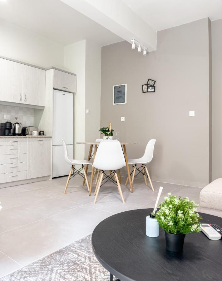Metro Chic Haven: Modernized Urban Studio Near The Tram 아테네 외부 사진