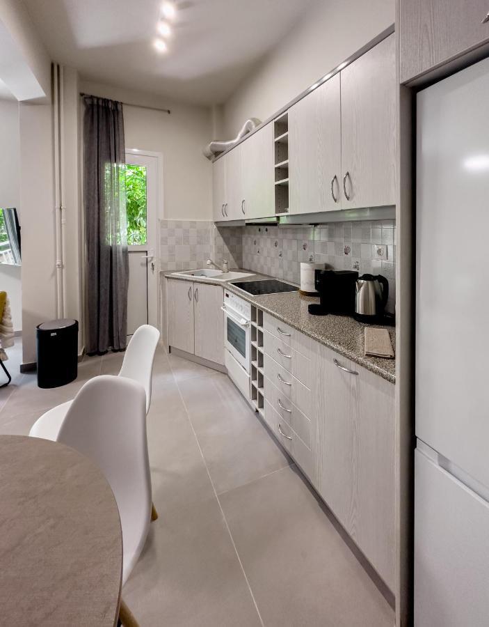 Metro Chic Haven: Modernized Urban Studio Near The Tram 아테네 외부 사진