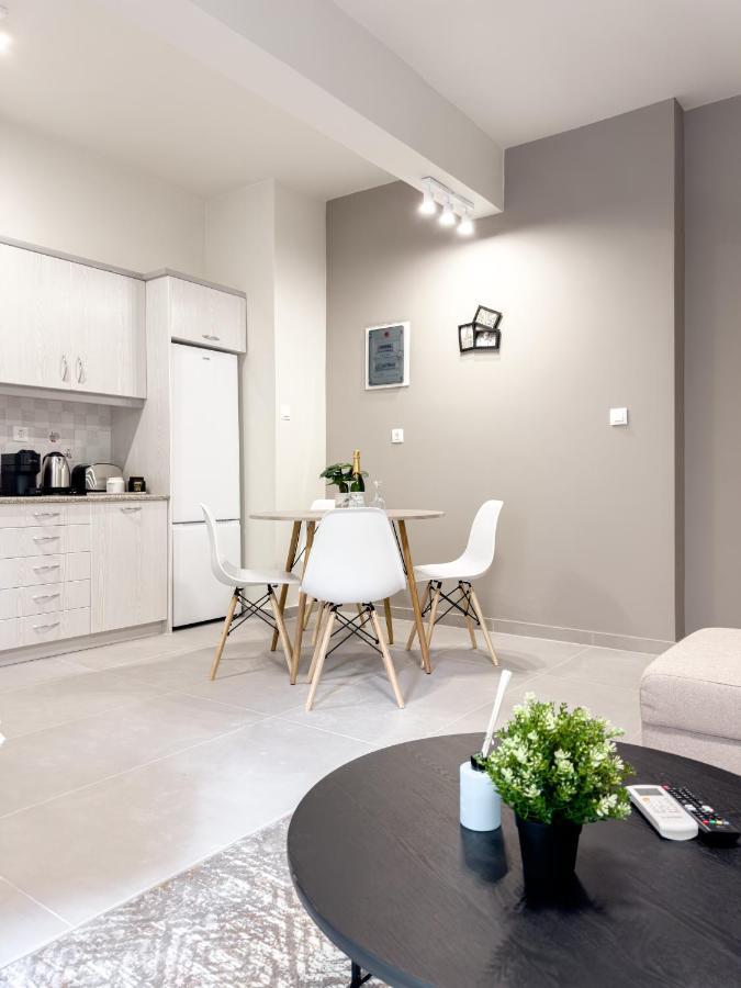 Metro Chic Haven: Modernized Urban Studio Near The Tram 아테네 외부 사진