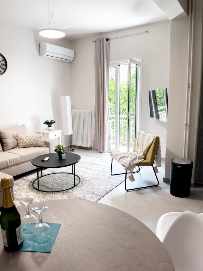 Metro Chic Haven: Modernized Urban Studio Near The Tram 아테네 외부 사진